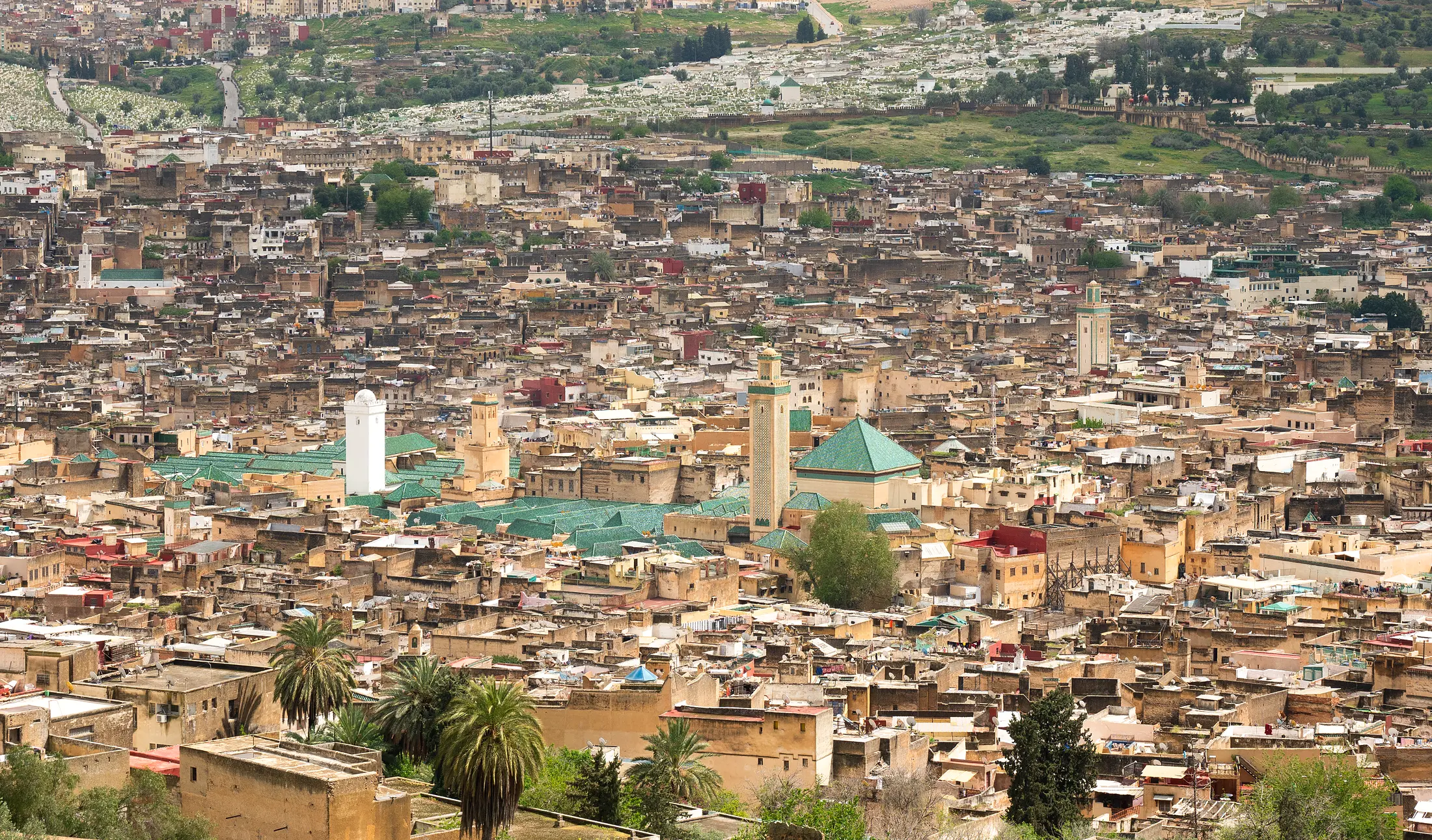 Vue panoramique réelle de la médina de Fès